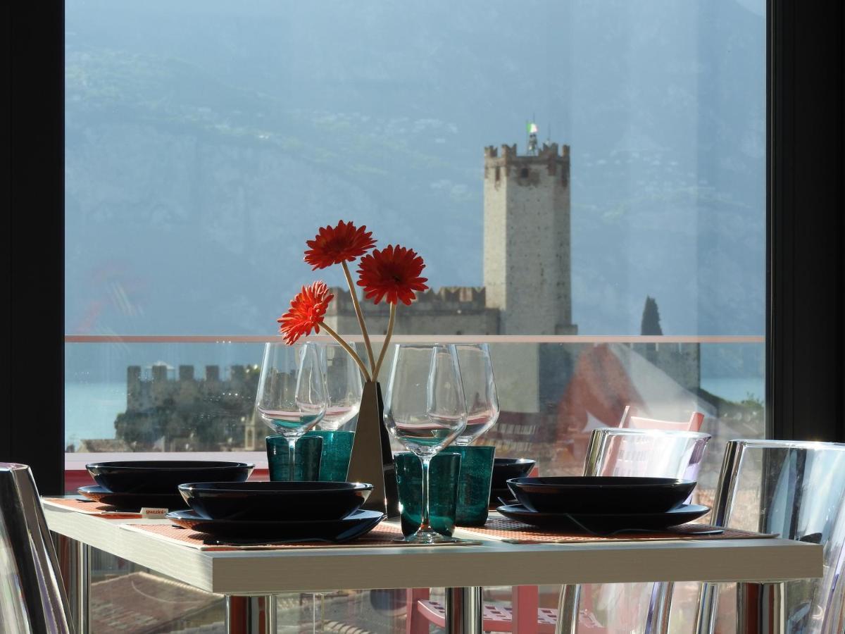 Blue Sky Garda - Sunset Apartment Malcesine Bagian luar foto
