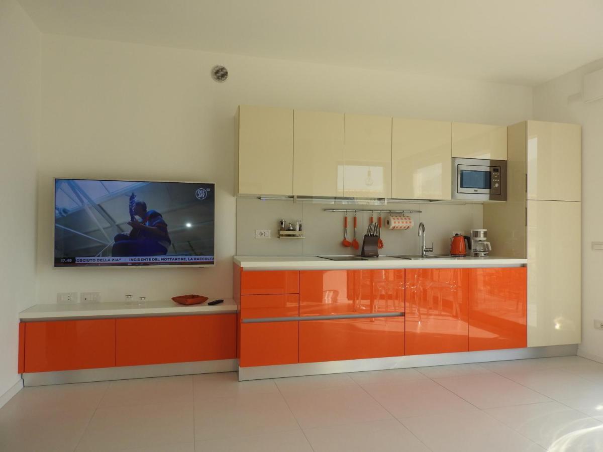 Blue Sky Garda - Sunset Apartment Malcesine Bagian luar foto