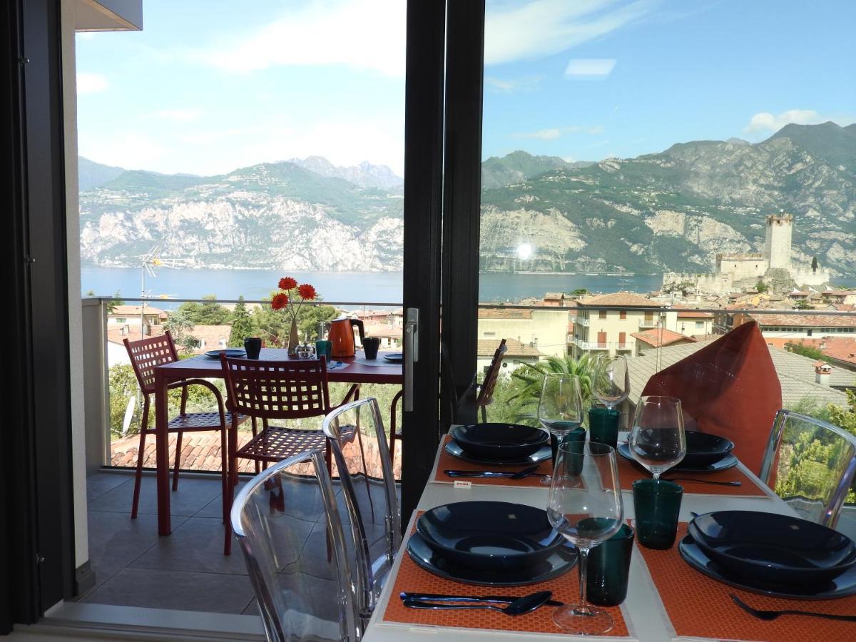 Blue Sky Garda - Sunset Apartment Malcesine Bagian luar foto