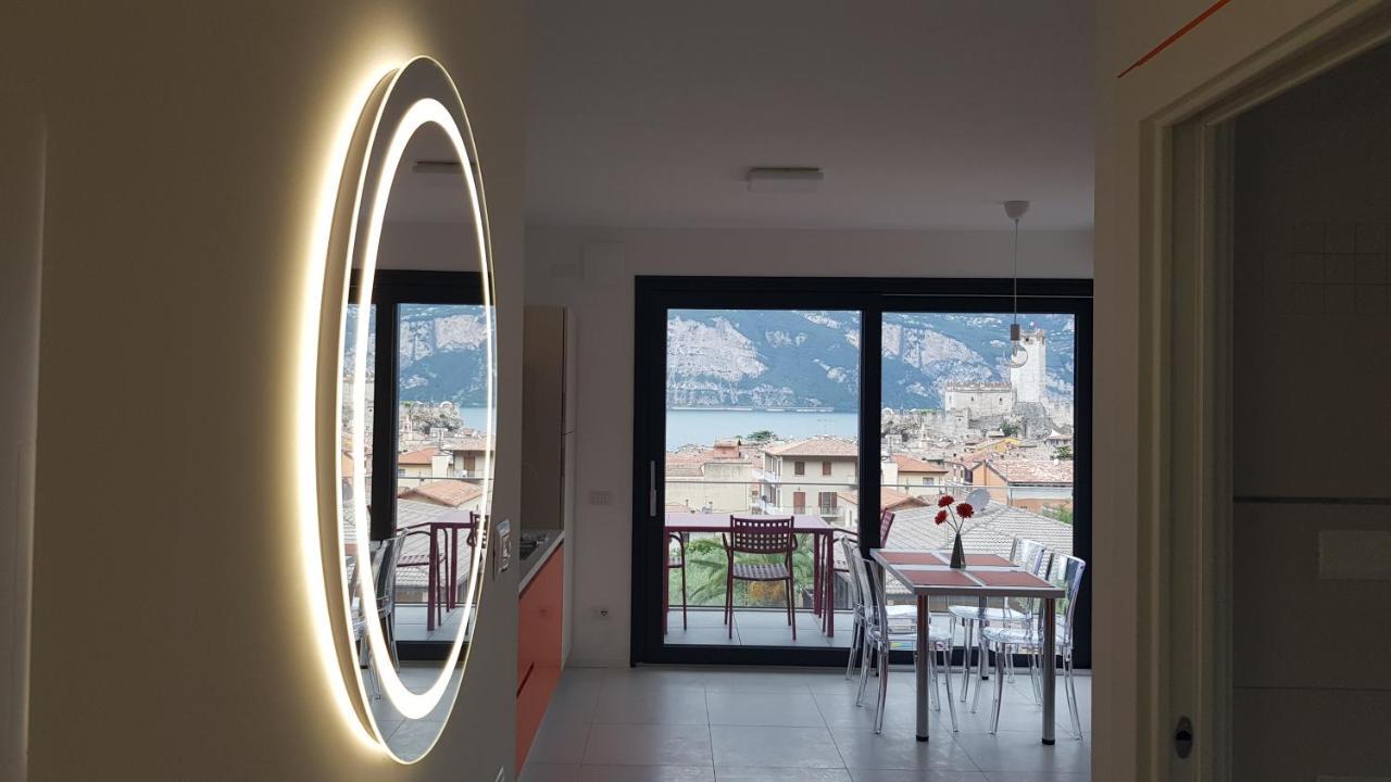 Blue Sky Garda - Sunset Apartment Malcesine Bagian luar foto