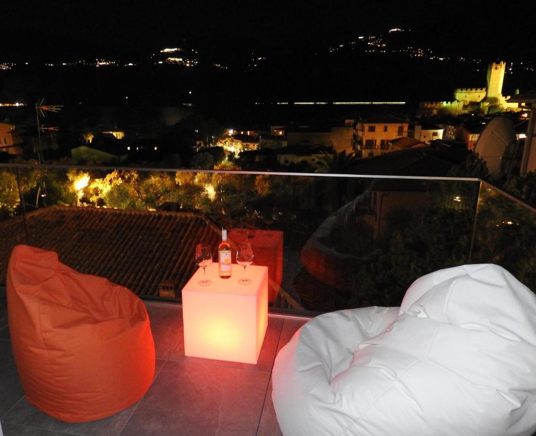 Blue Sky Garda - Sunset Apartment Malcesine Bagian luar foto