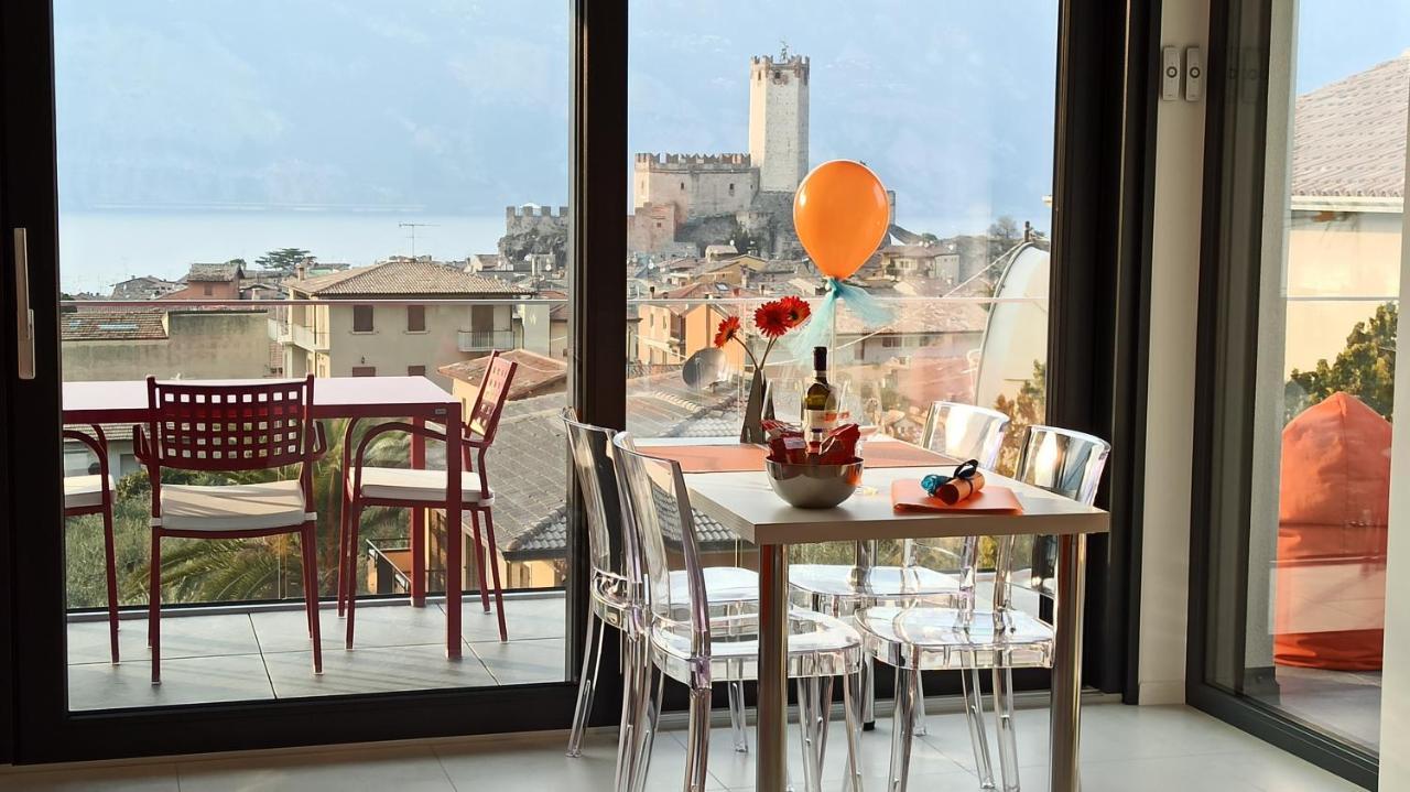 Blue Sky Garda - Sunset Apartment Malcesine Bagian luar foto